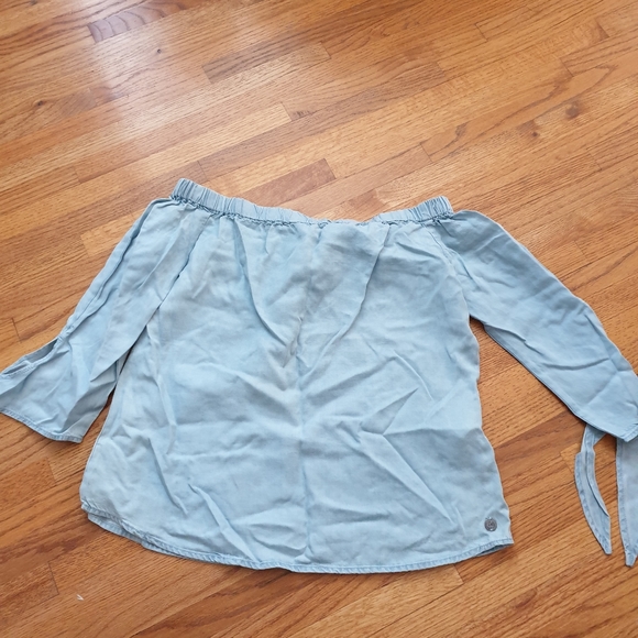 Only light denim tie-sleeve off-the-shoulder top - Picture 2 of 4